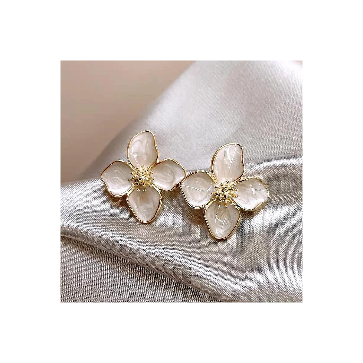Drip Glaze Elegant Enamel Flower Stud Earrings with Gold Detailing